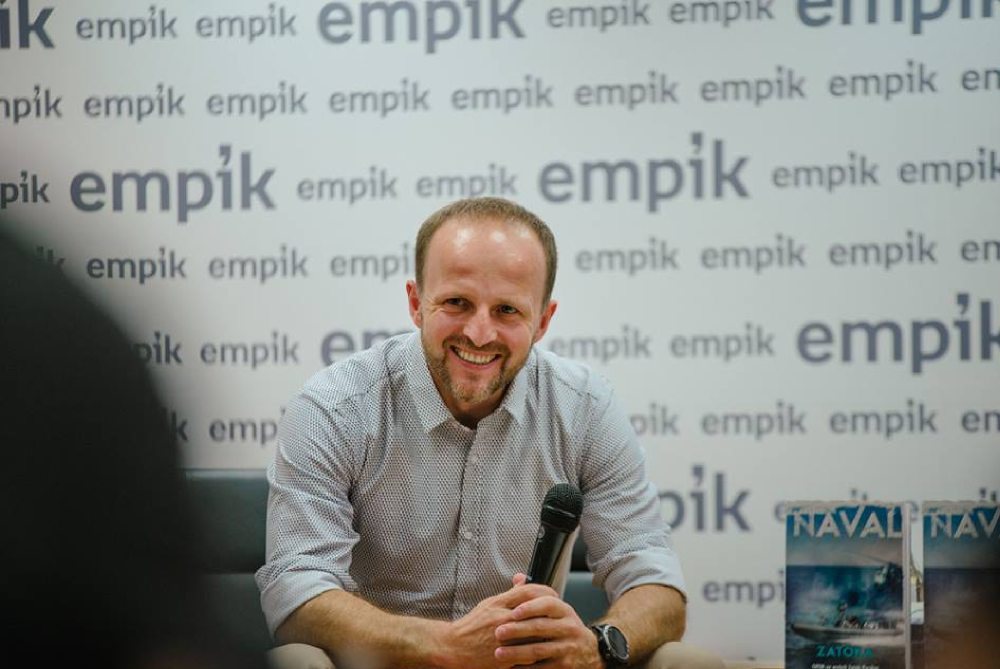 Naval podczas spotkania w Empiku