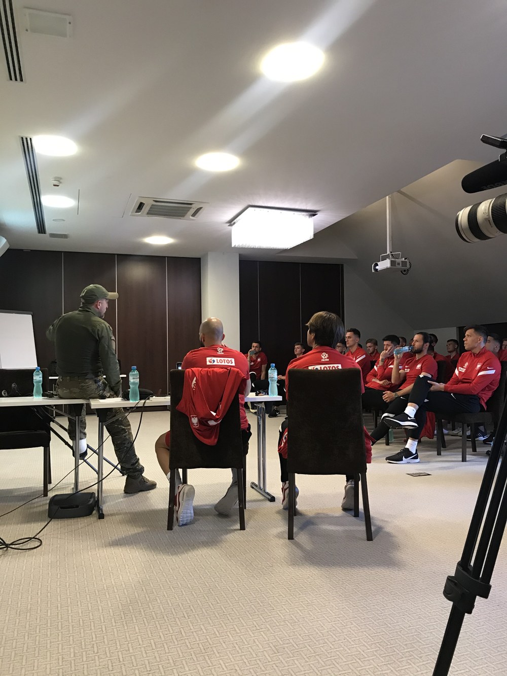 Prowadzenie szkolenia dla reprezentacji Polski w sali konferencyjnej